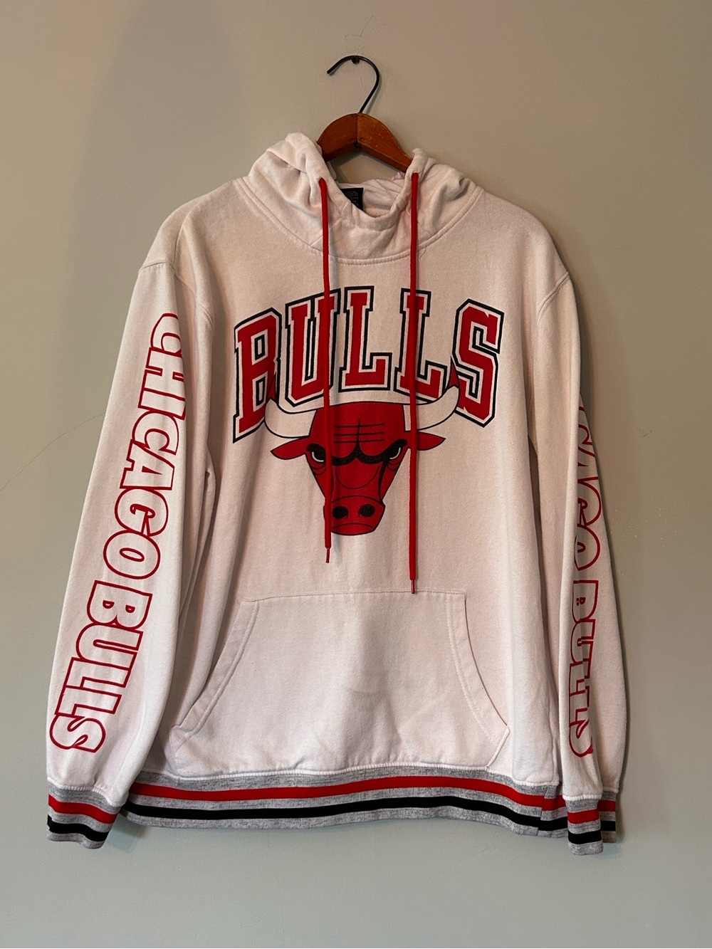 NBA Chicago Bulls Hoodie White Large Pullover Graphic Sleeve‎ Logo Sweatshirt
